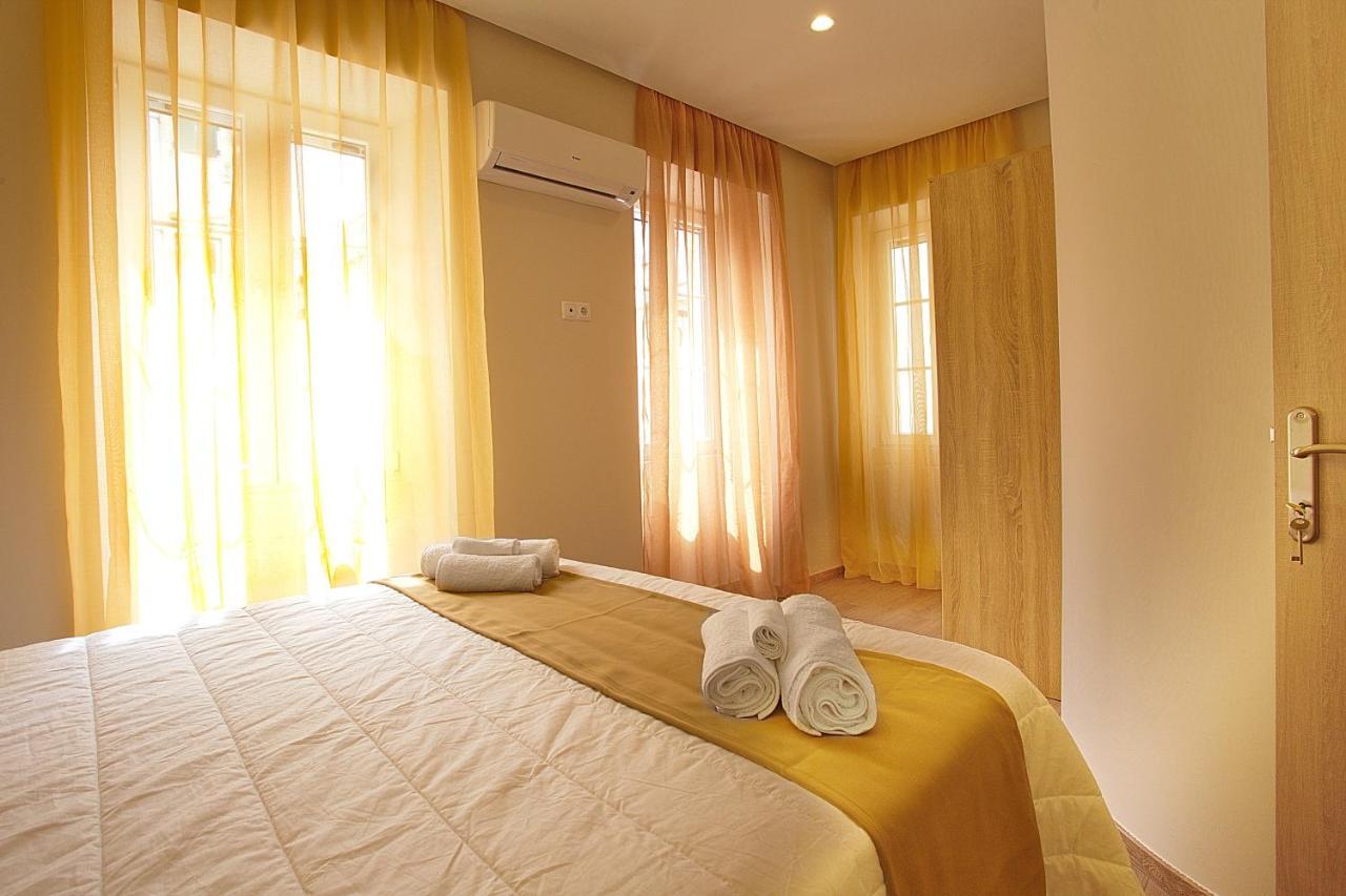 Liston Inn Suites コルフ島 エクステリア 写真